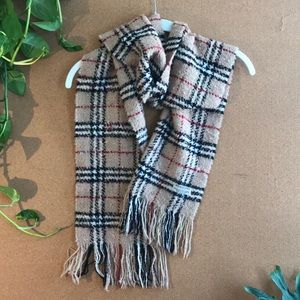 Knitted merino-polyester scarf